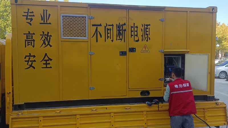 崇阳柴油发电机组和UPS电源配合使用时，如何避免切换过程中的电力中断？