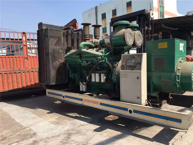 崇阳如何判断柴油发电机组的机油温度是否达到了合适的预热温度？